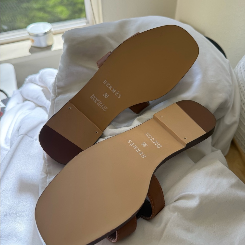 designer brown sandals - Picture 3 of 5